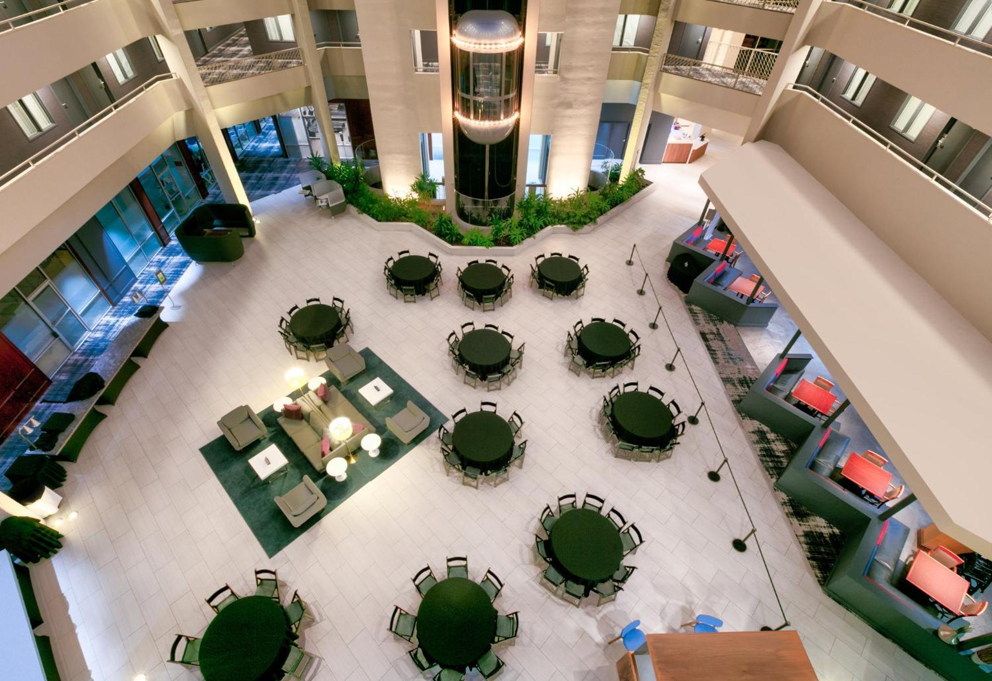 คราวน์ พลาซา สวีท อาร์ลิงตัน Hotel ภายนอก รูปภาพ