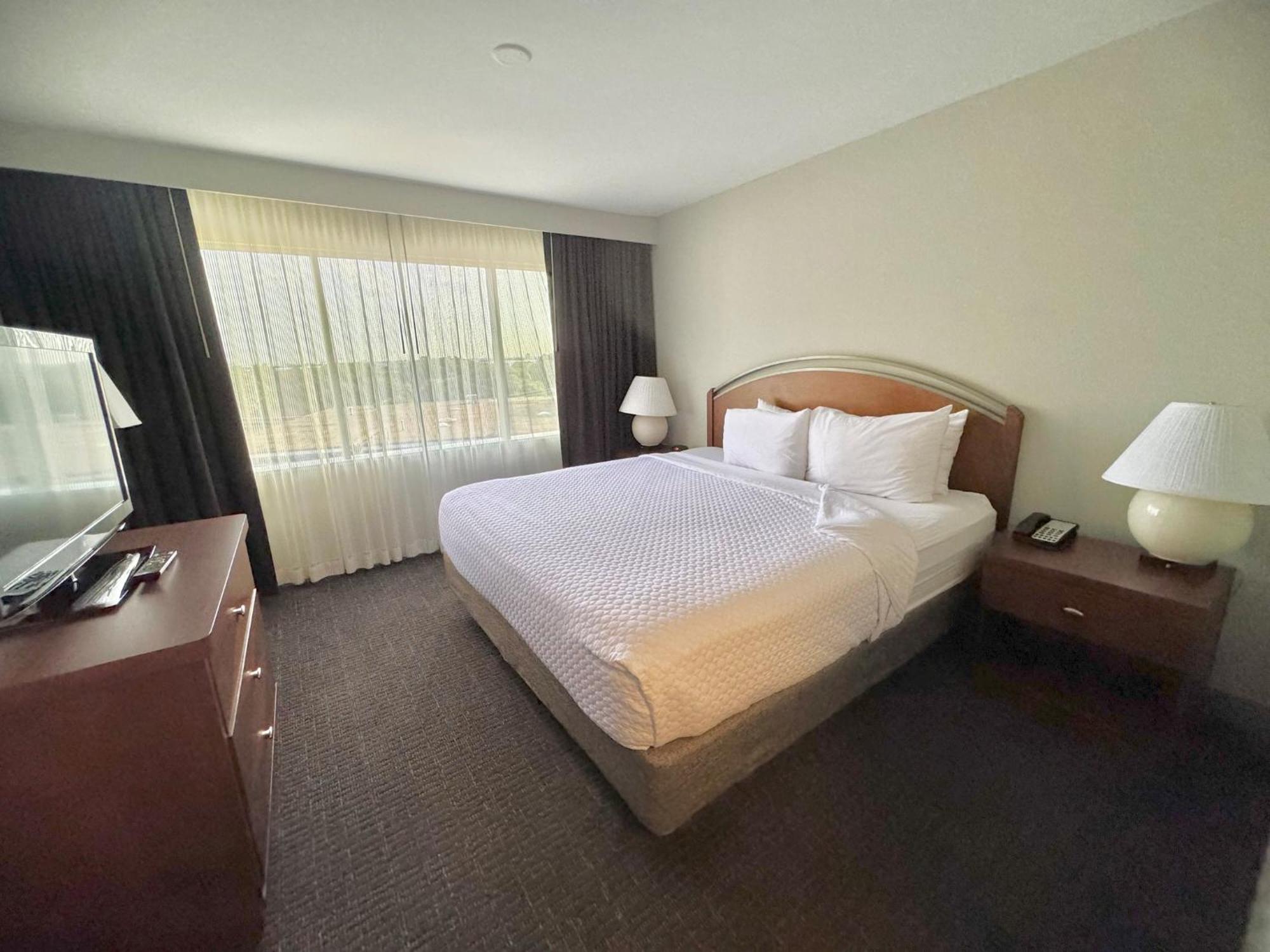 คราวน์ พลาซา สวีท อาร์ลิงตัน Hotel ภายนอก รูปภาพ